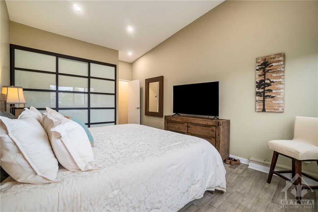 525 ST LAURENT Boulevard, #27
