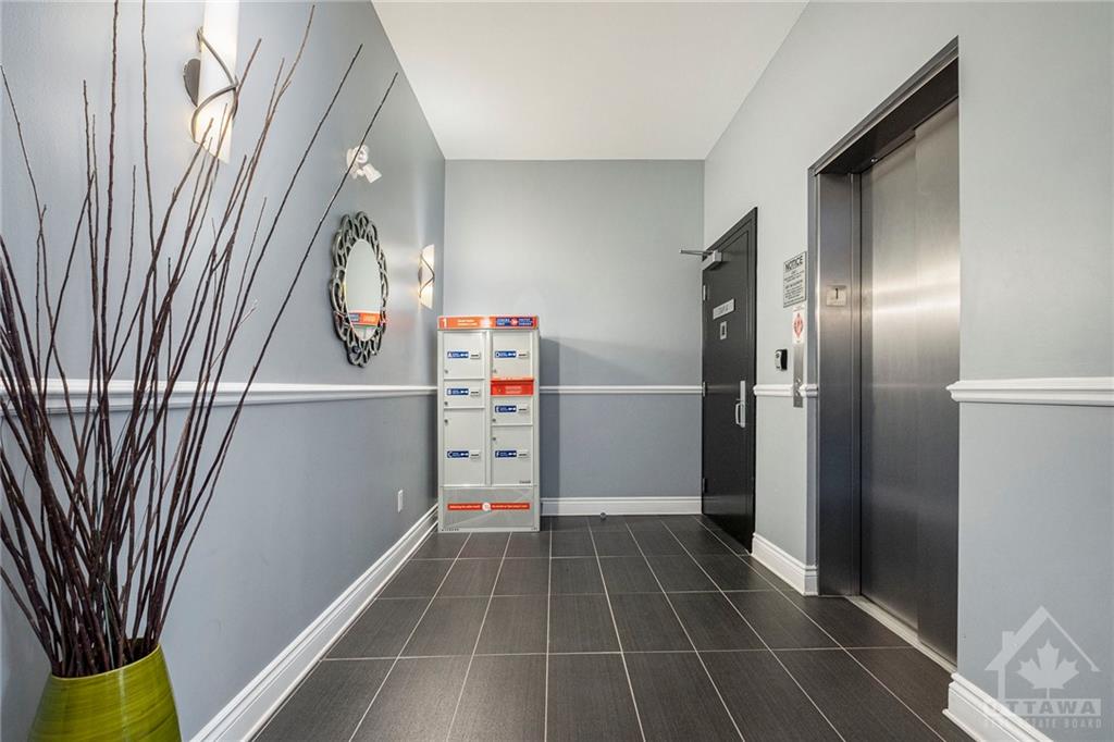 682 CHURCHILL Avenue N, #101