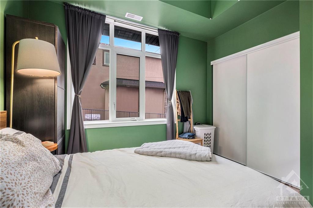 682 CHURCHILL Avenue N, #101