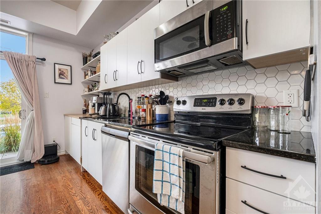 682 CHURCHILL Avenue N, #101