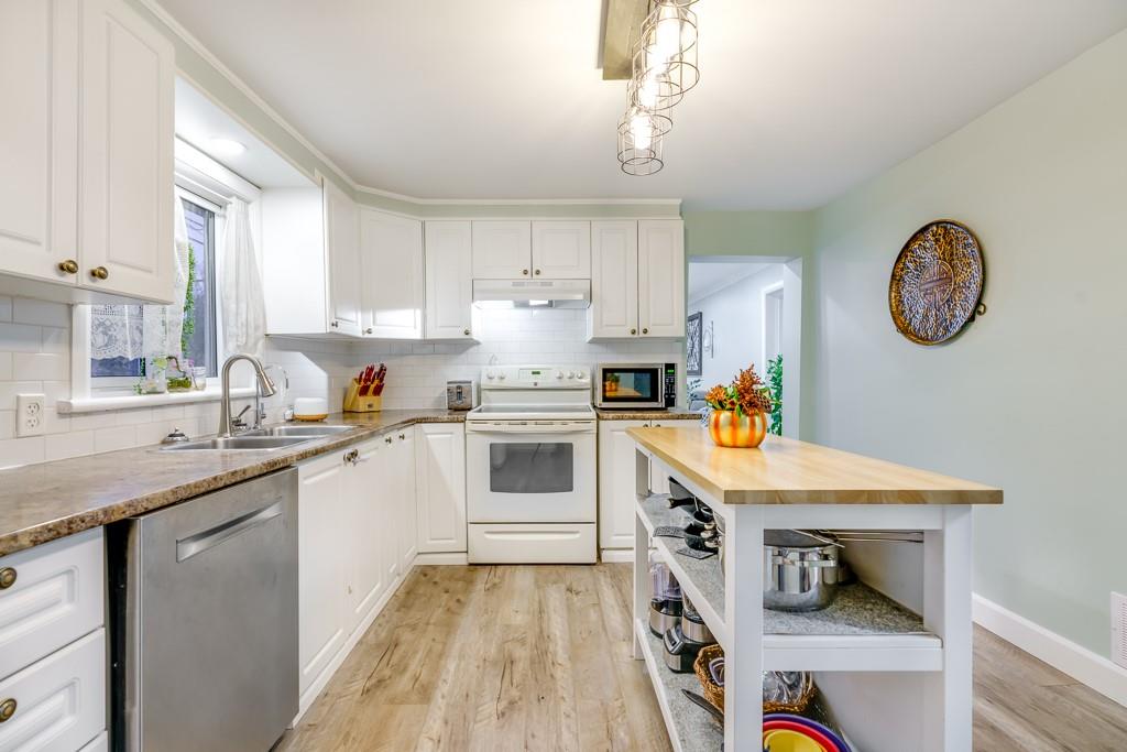 43 SEVENTH Street E