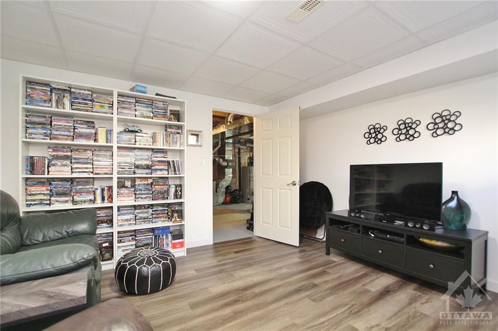 945 SHIMMERTON Circle