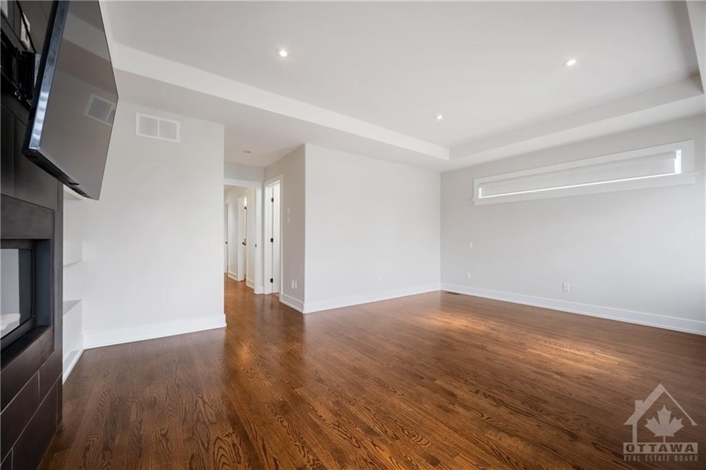 100 WOODHURST Crescent
