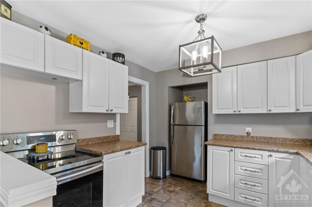1335 BORDEN Crescent