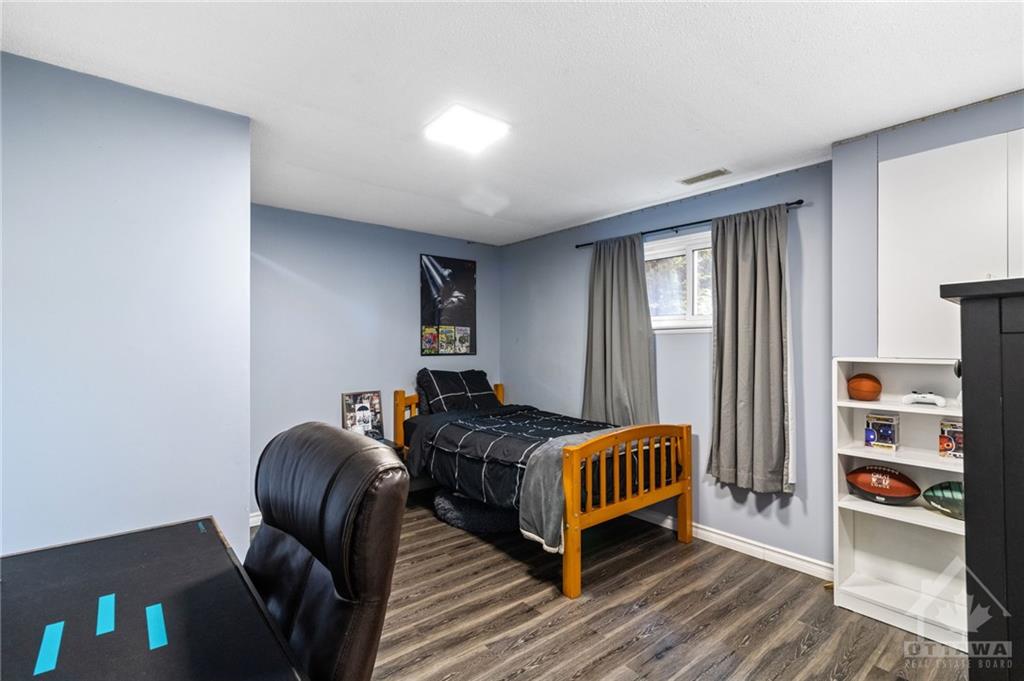 1335 BORDEN Crescent