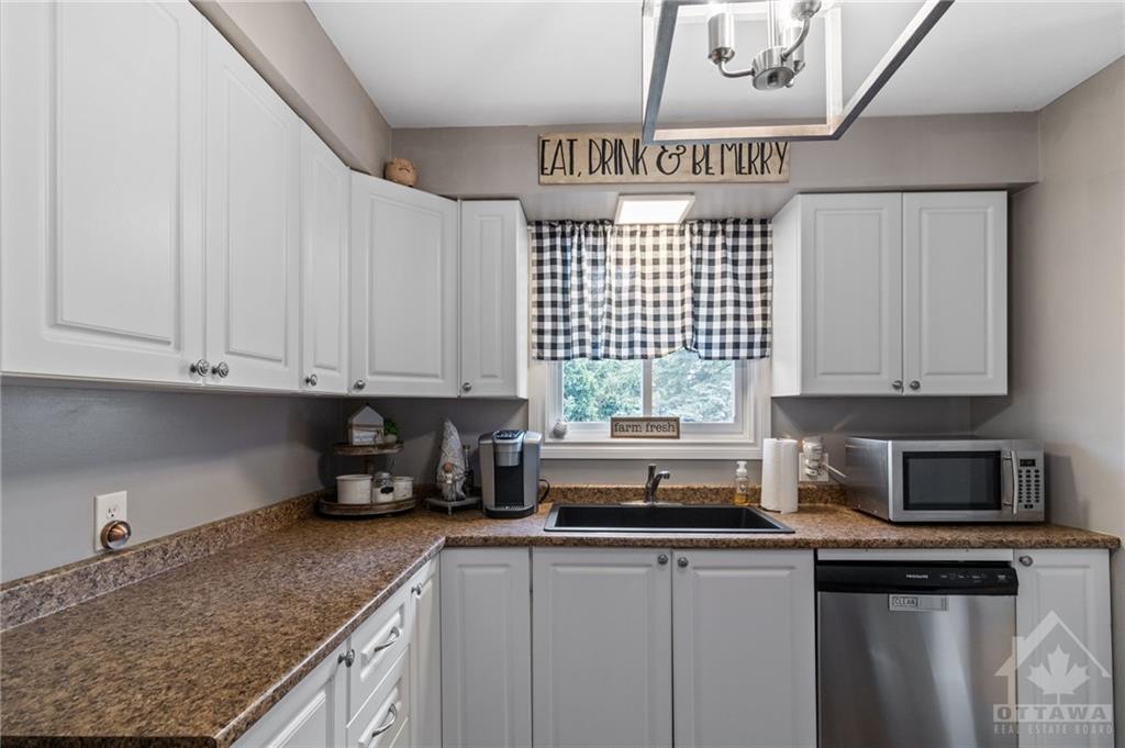 1335 BORDEN Crescent