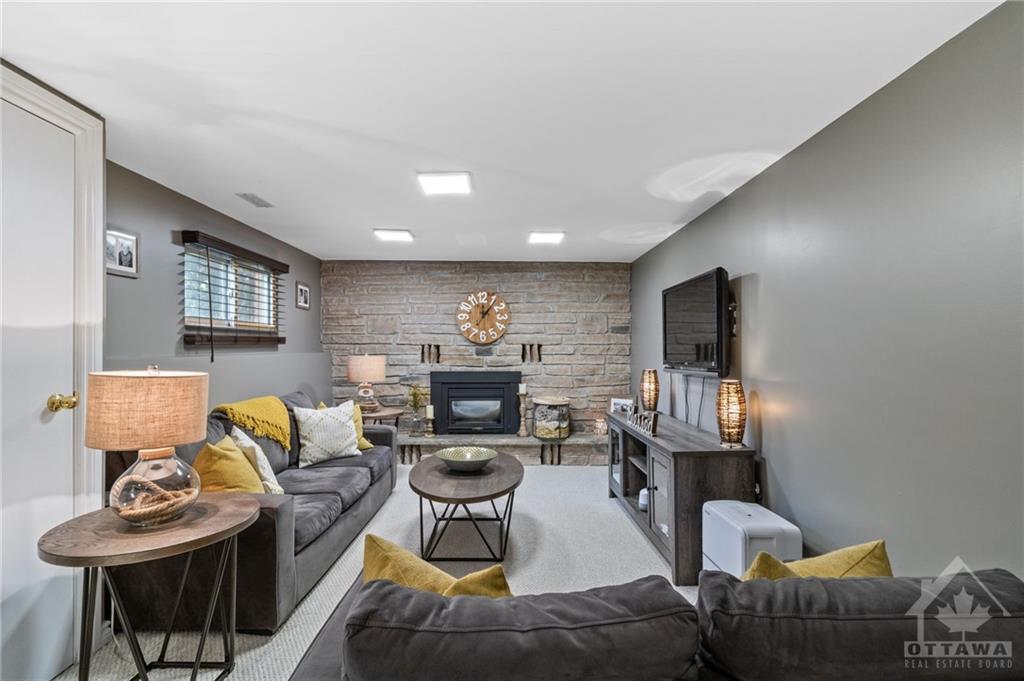 1335 BORDEN Crescent