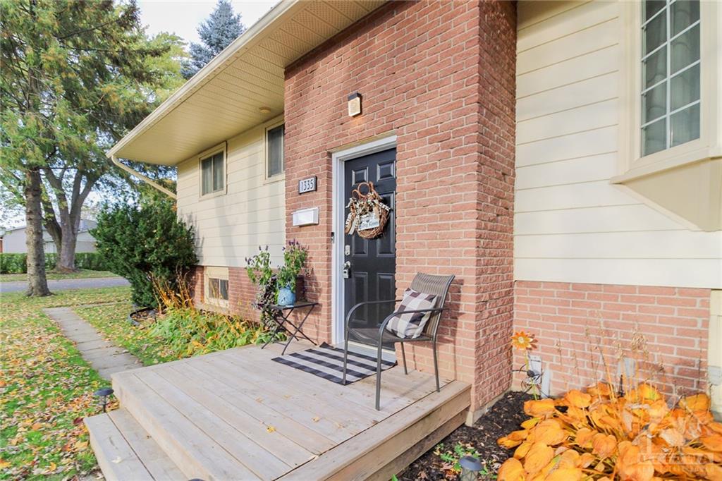 1335 BORDEN Crescent