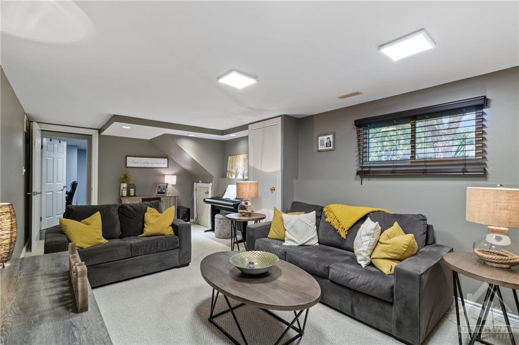 1335 BORDEN Crescent