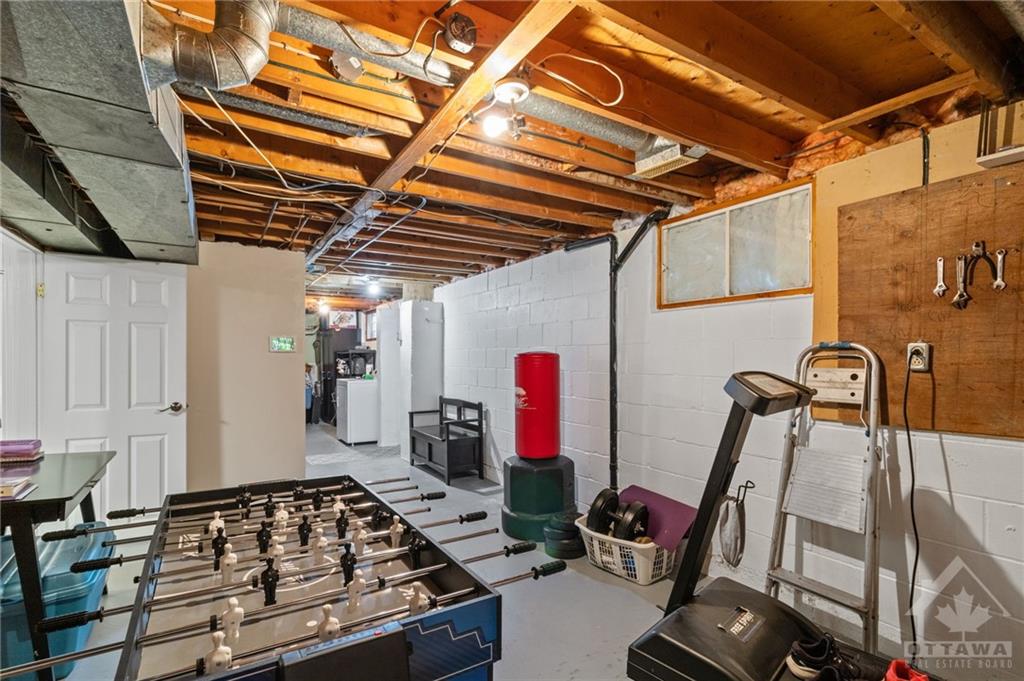 1335 BORDEN Crescent
