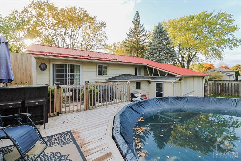 1335 BORDEN Crescent