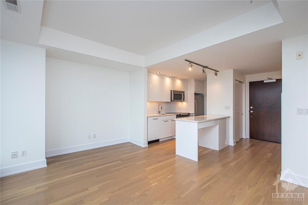 360 PATRICIA Avenue, #820