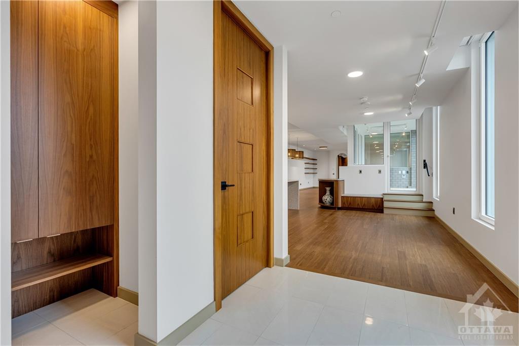 135 BARRETTE Street, #PH4
