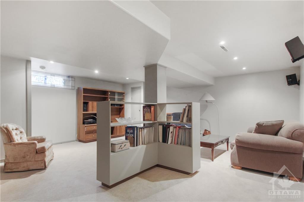 1 HOWDEN Avenue