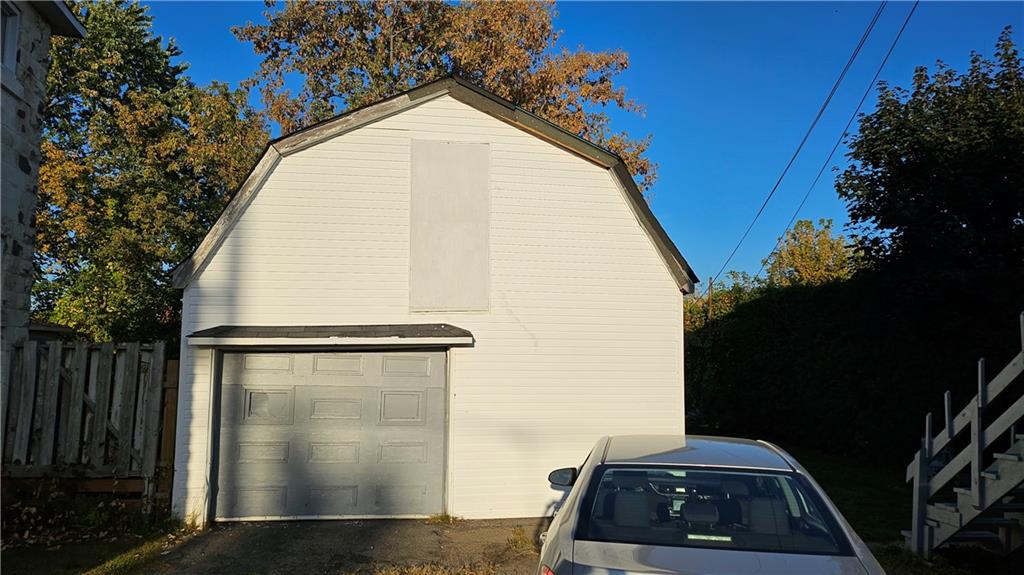 26-26A DUNBAR Avenue