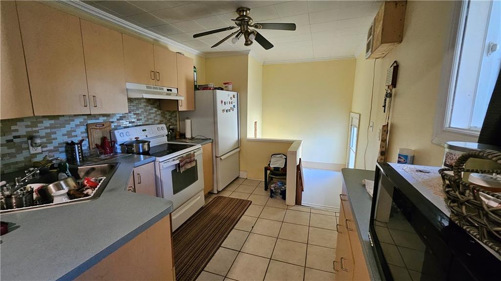 26-26A DUNBAR Avenue
