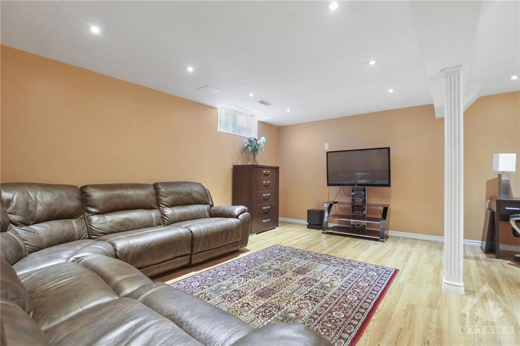 136 LAMPLIGHTERS Drive