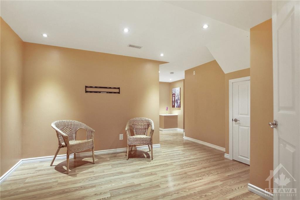 136 LAMPLIGHTERS Drive