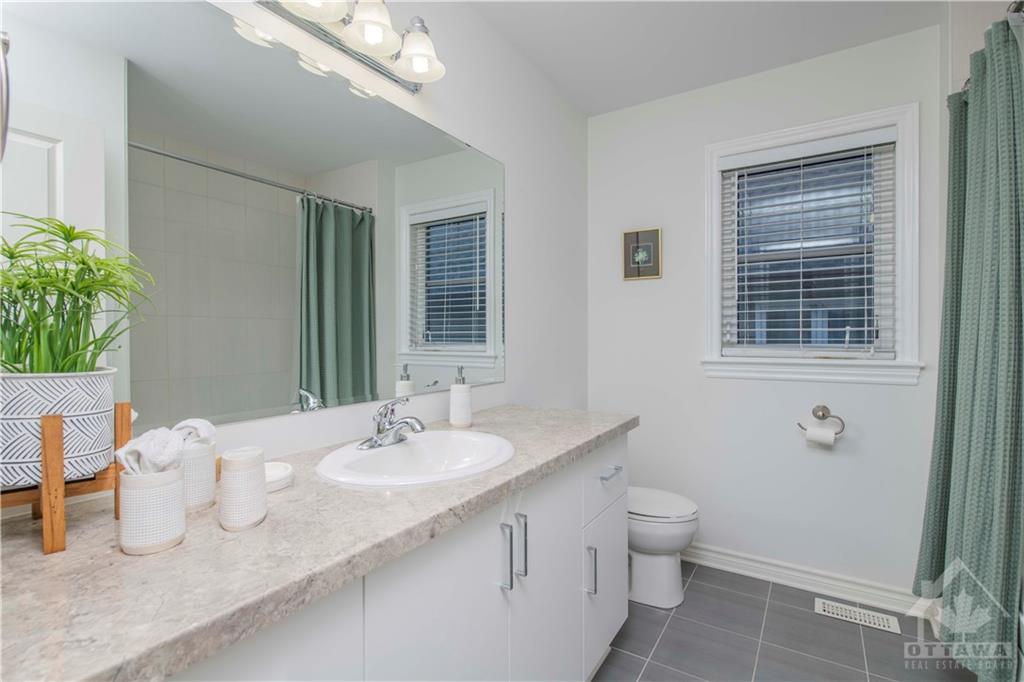 772 HAZELNUT Crescent