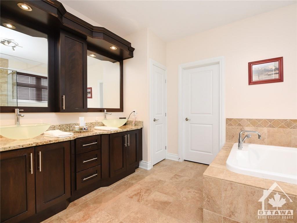 458 LOCKMASTER Crescent
