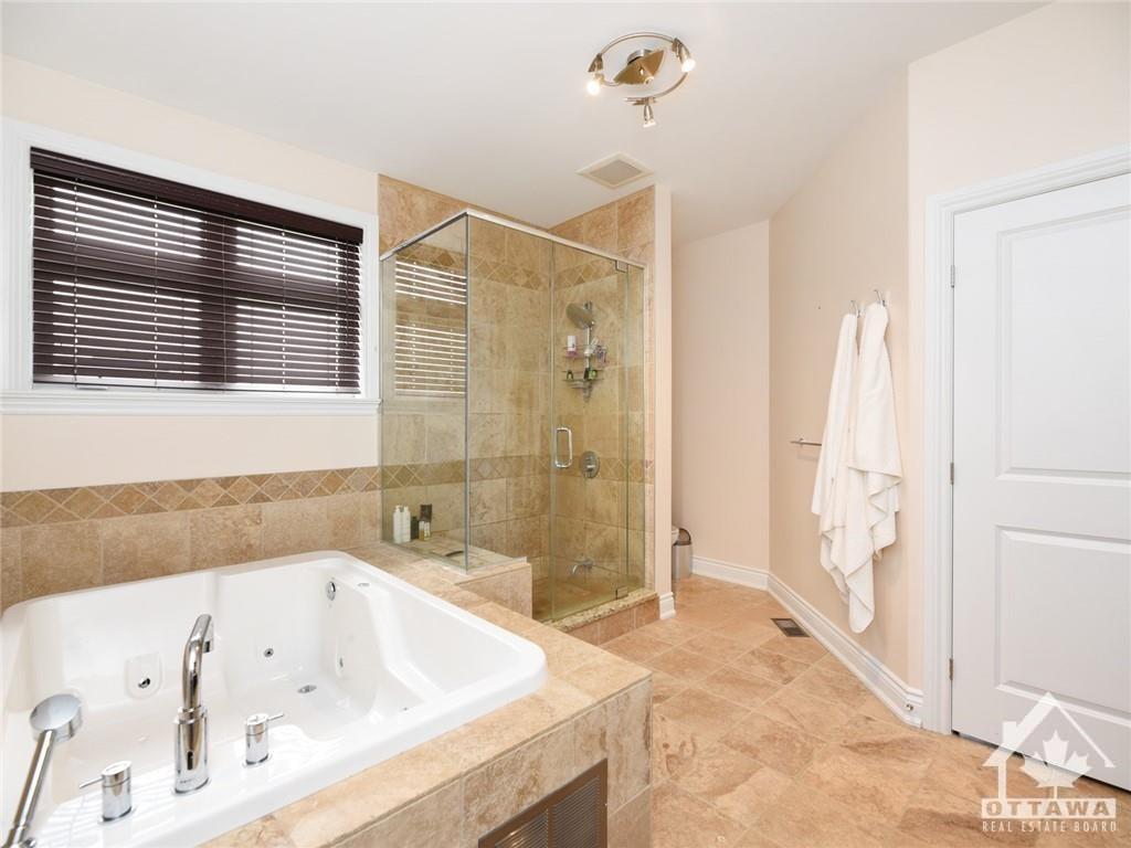 458 LOCKMASTER Crescent