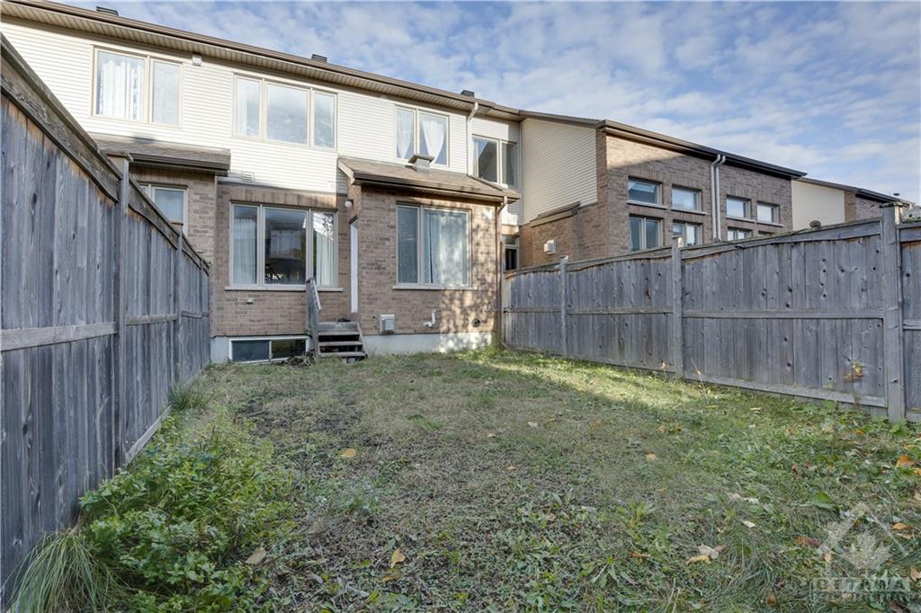 1122 TISCHART Crescent