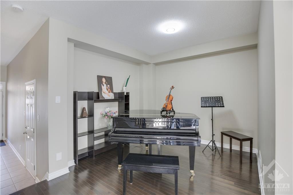 1122 TISCHART Crescent