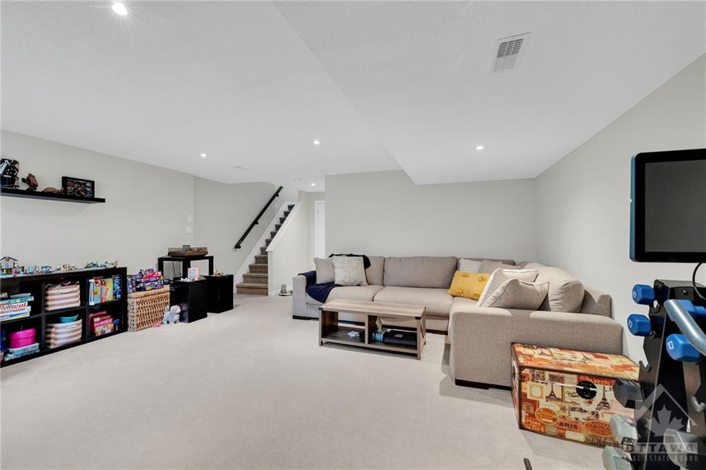 1167 TISCHART Crescent