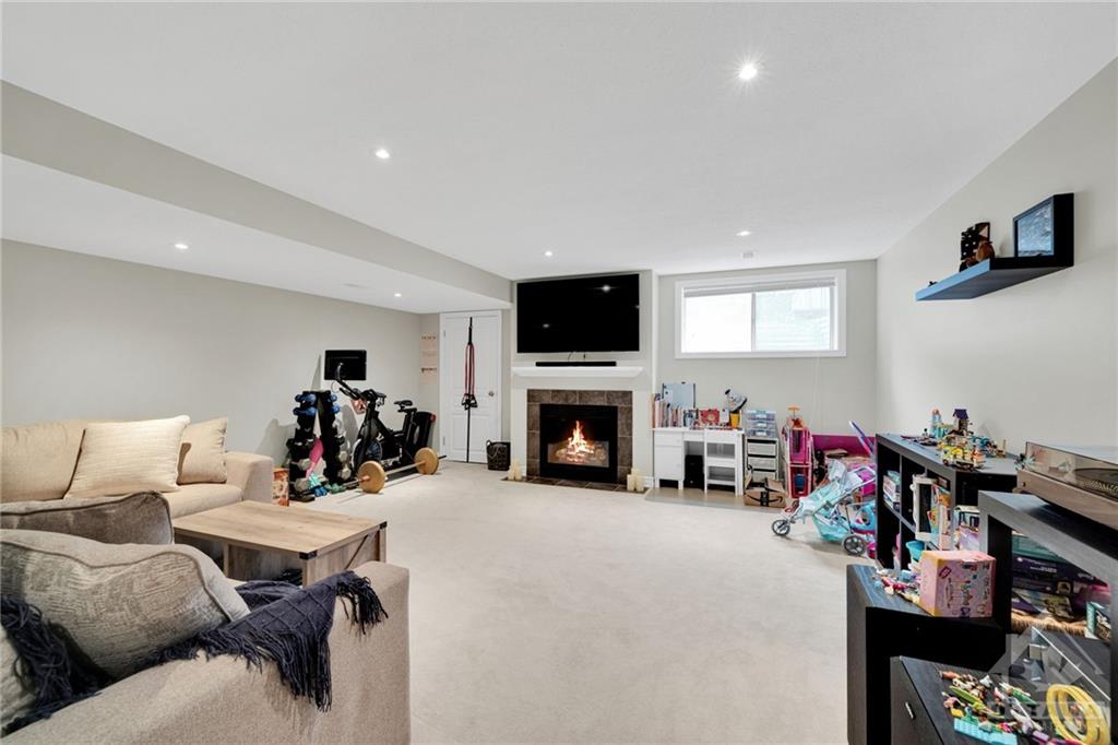 1167 TISCHART Crescent