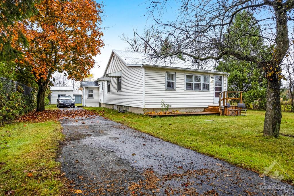 647 VAN BUREN Street