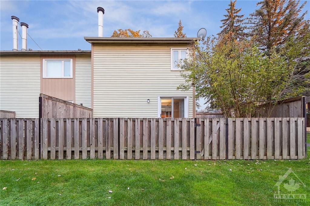 1748 LAMOUREUX Drive, #A