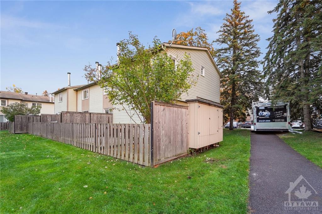 1748 LAMOUREUX Drive, #A