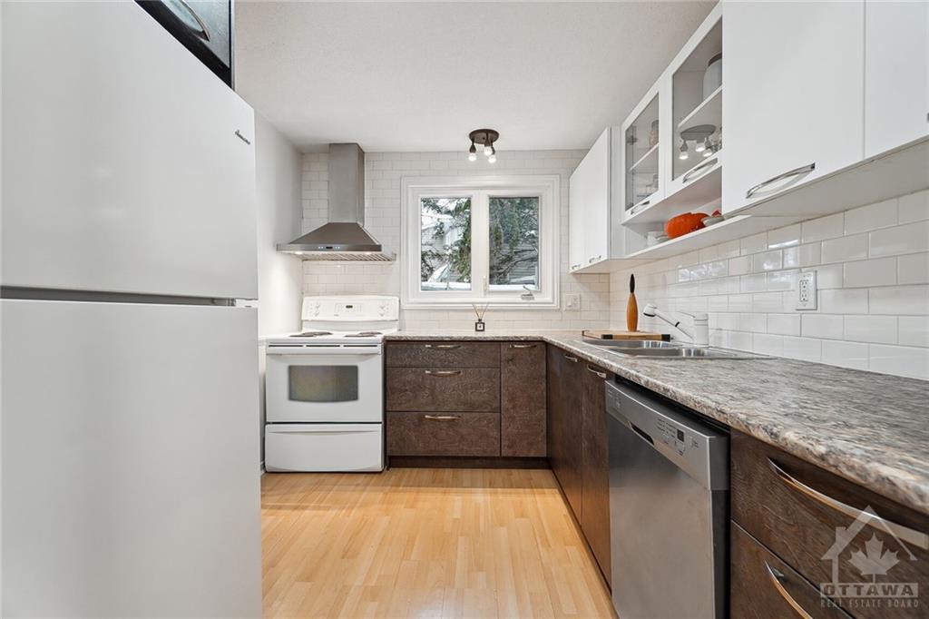 1748 LAMOUREUX Drive, #A