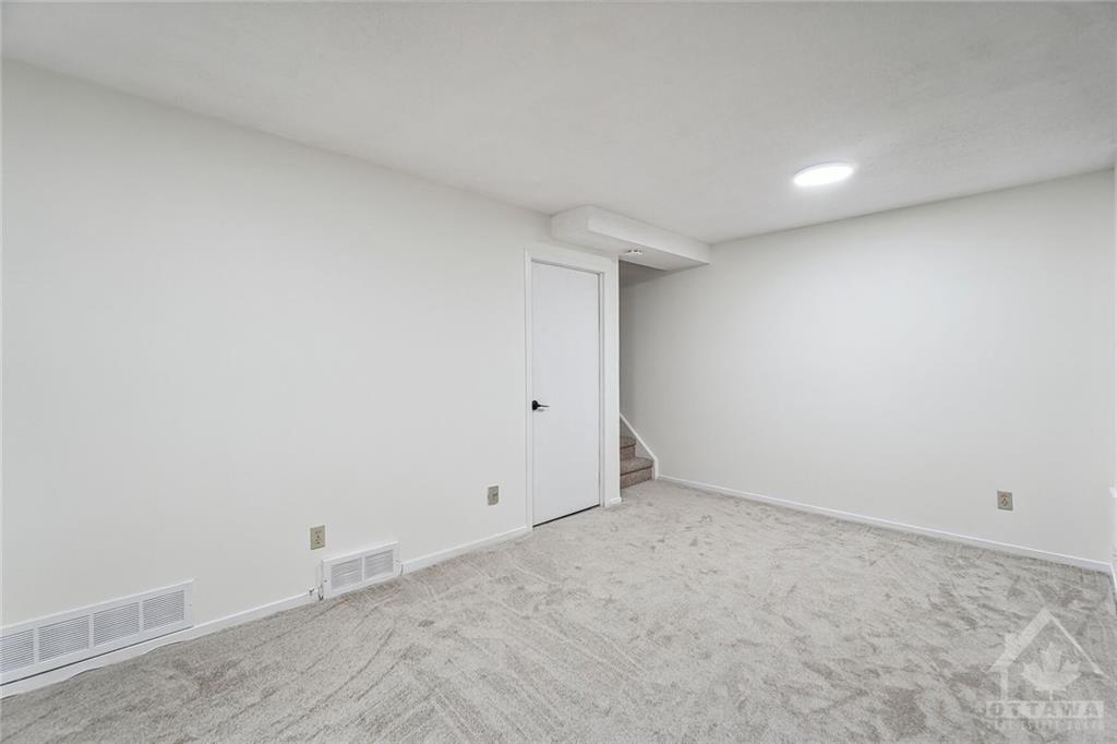 1748 LAMOUREUX Drive, #A