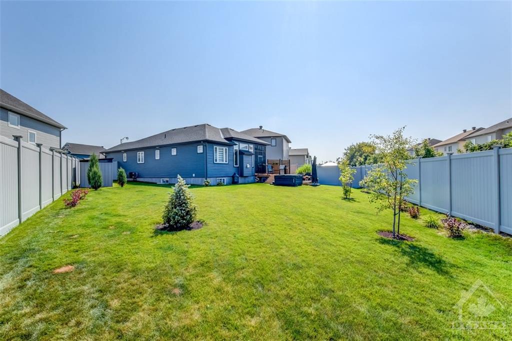 519 CANNES Crescent