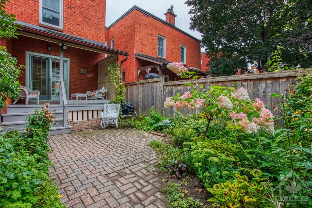 43 STRATHCONA Avenue