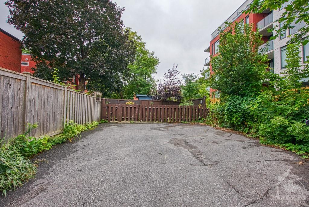 43 STRATHCONA Avenue