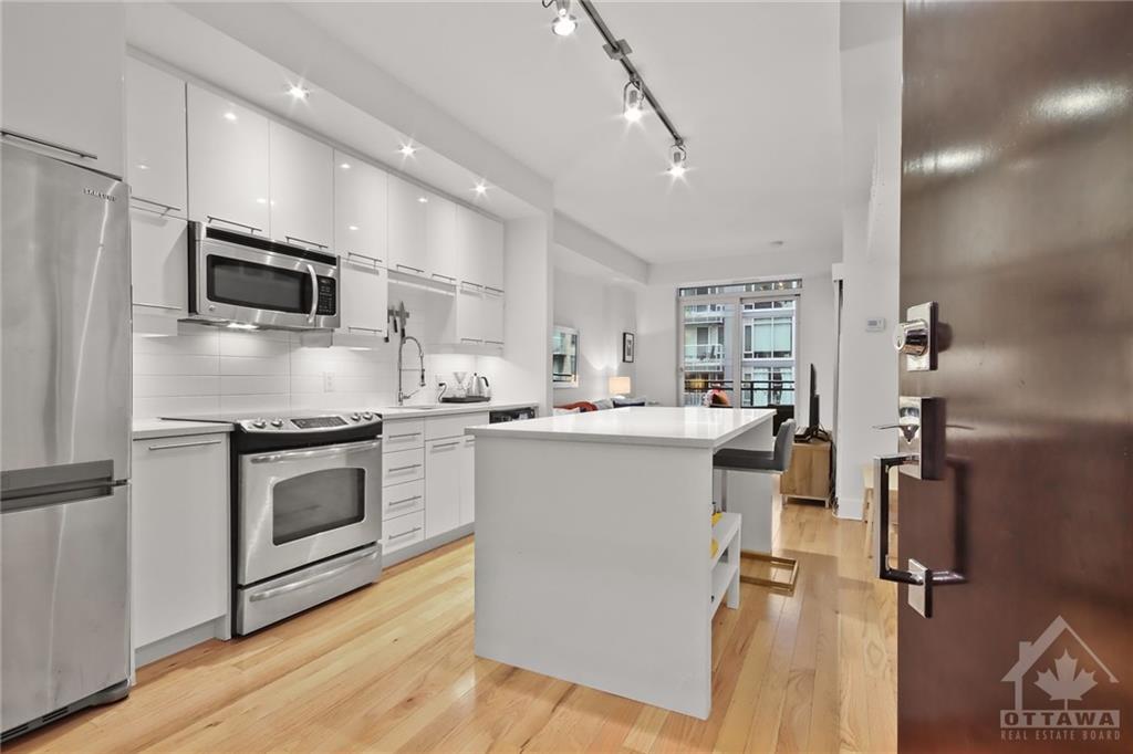 101 RICHMOND Road, #401