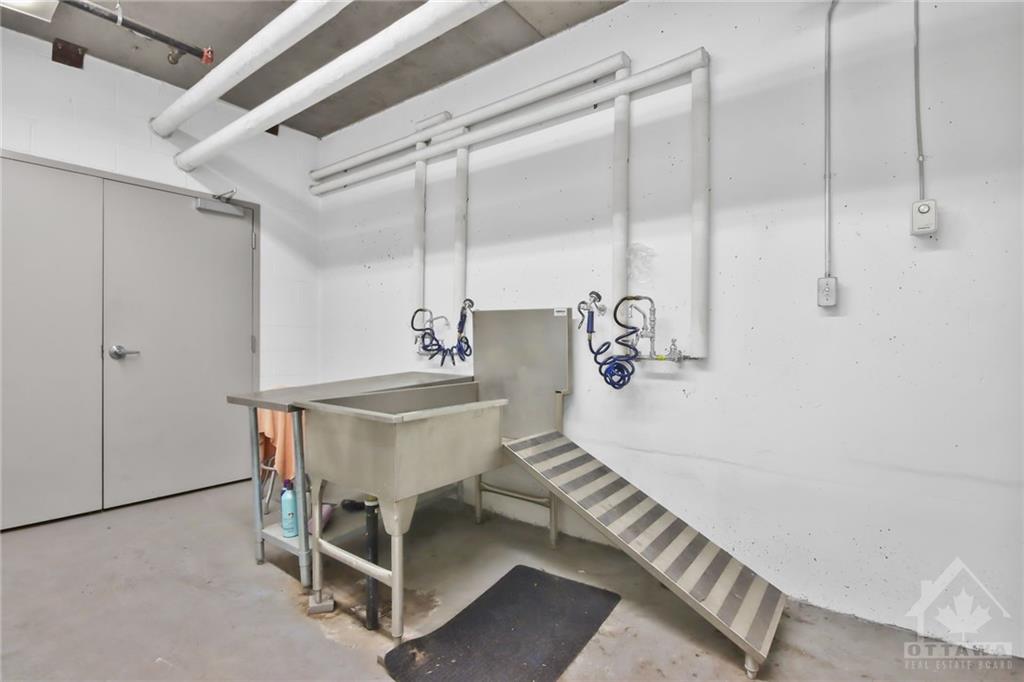 101 RICHMOND Road, #401