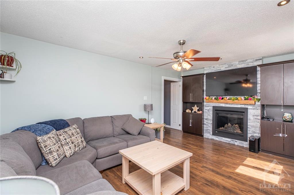 1536 DES GRIVES Crescent