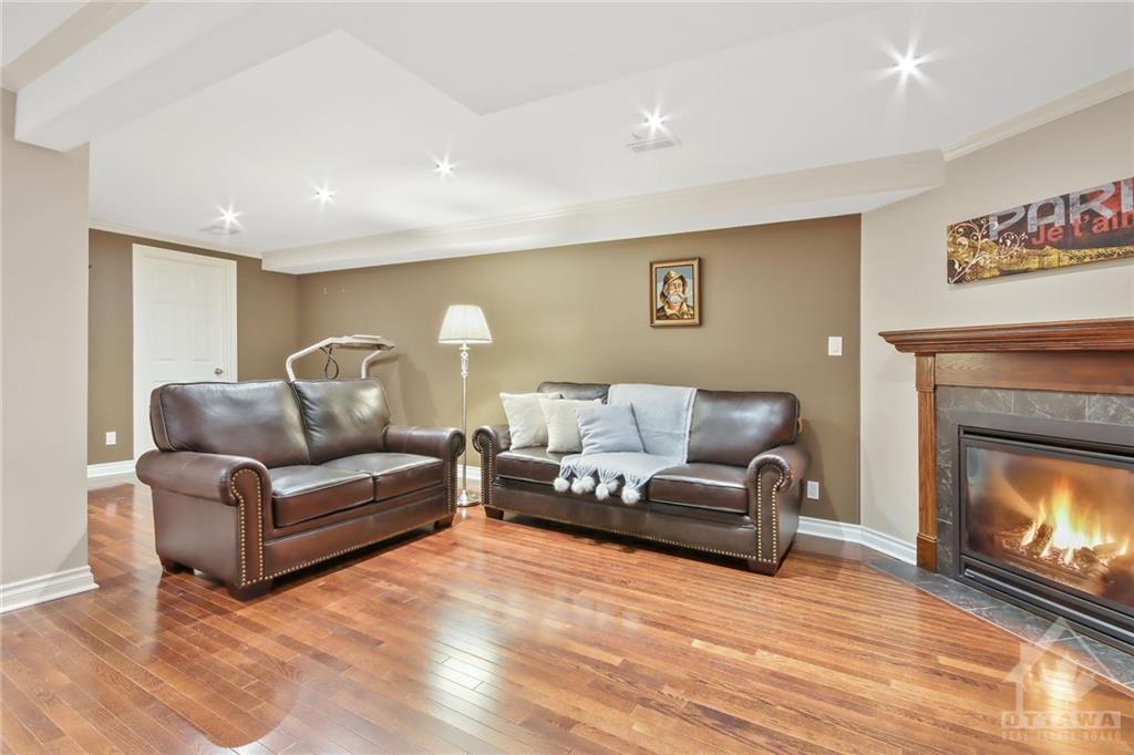 905 BURWASH LANDING Bay
