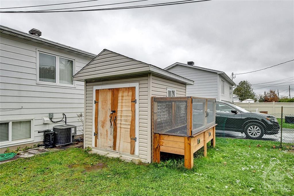 335 WARDEN Avenue