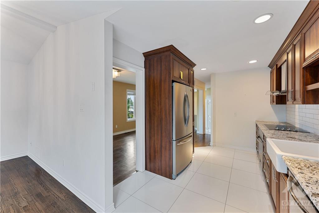 2008 MELETTE Crescent