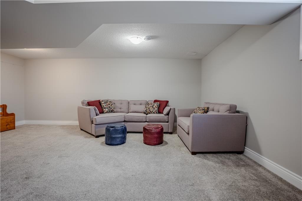 1113 CLEMENT Court