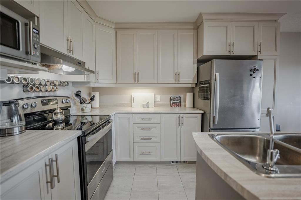 1113 CLEMENT Court