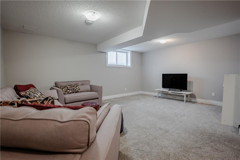 1113 CLEMENT Court