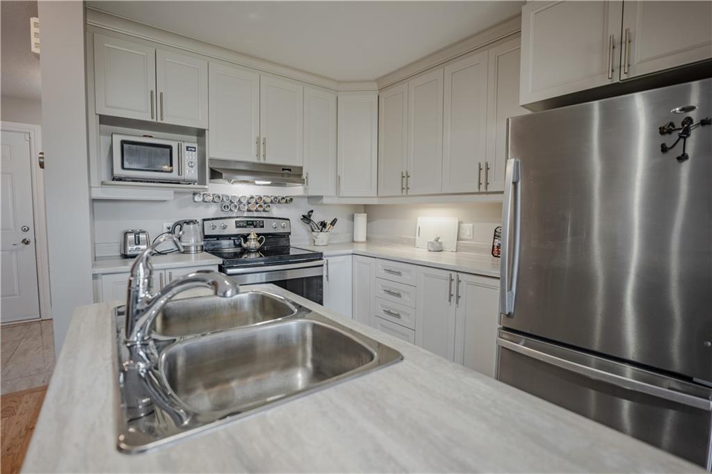 1113 CLEMENT Court