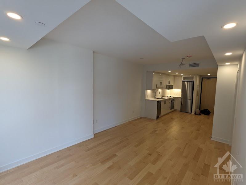 340 QUEEN Street, #303