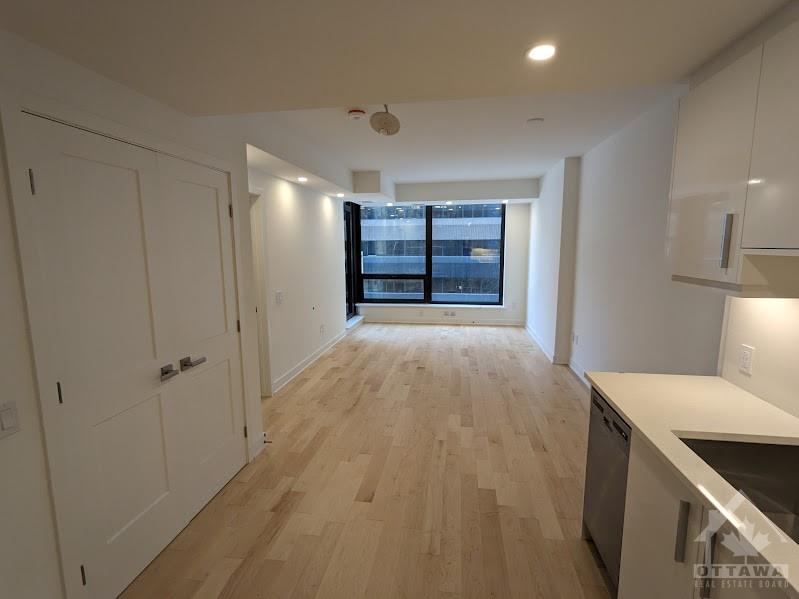 340 QUEEN Street, #303