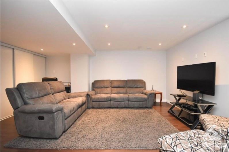 332 FAIRLAKES Way